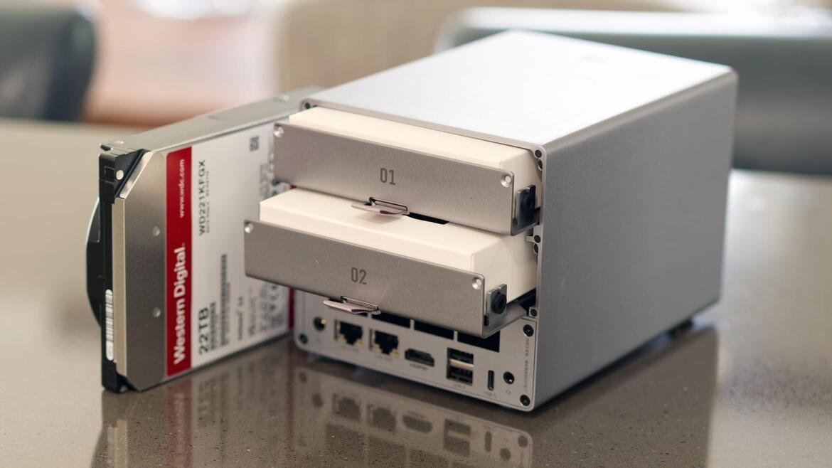 A Tiny NAS With Big Storage: Beelink Me Pro & 22TB WD Red Review