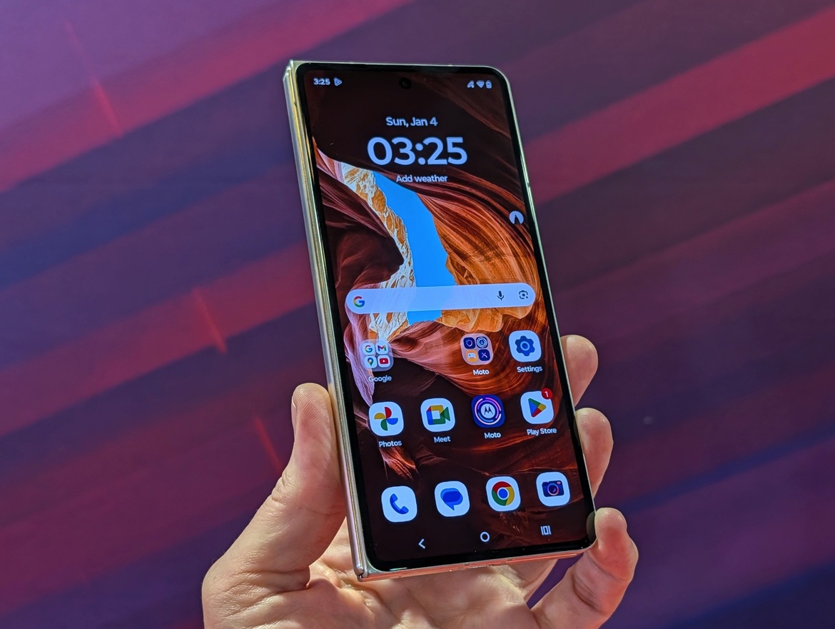 Motorola's 2026 Razr Fold Hands-On: Watch Out, Galaxy
