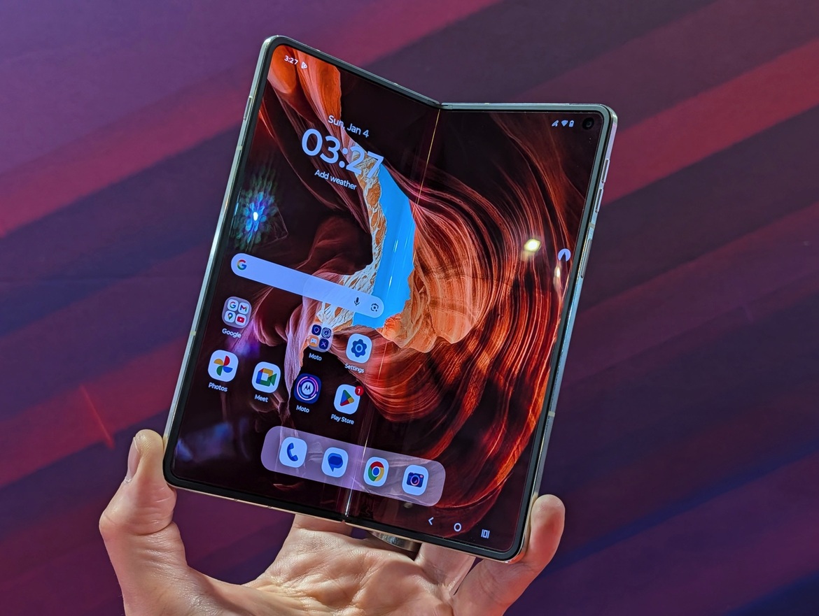Motorola's 2026 Razr Fold Hands-On: Watch Out, Galaxy