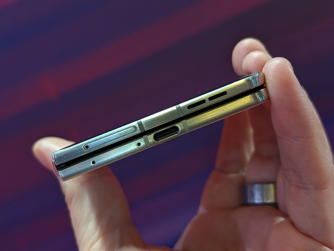 Motorola's 2026 Razr Fold Hands-On: Watch Out, Galaxy