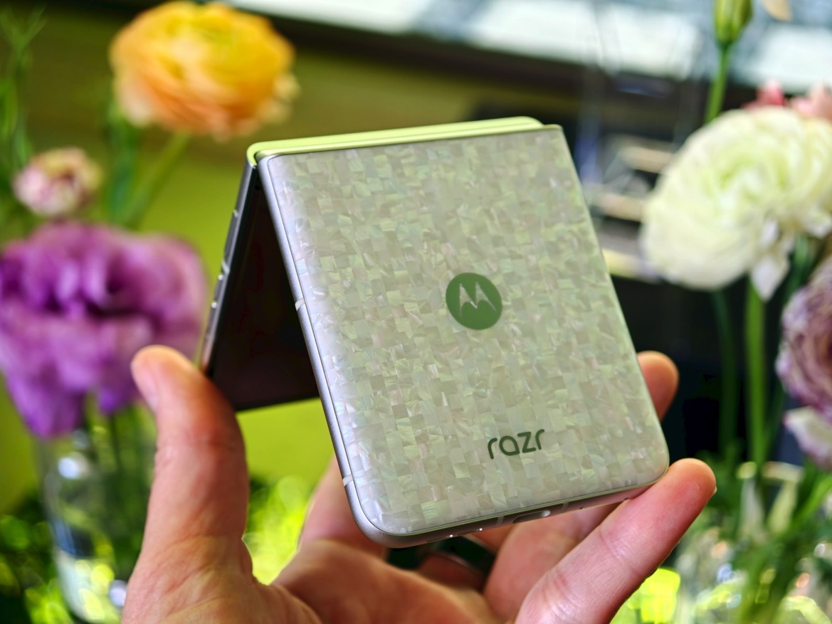 Motorola's 2026 Razr Fold Hands-On: Watch Out, Galaxy