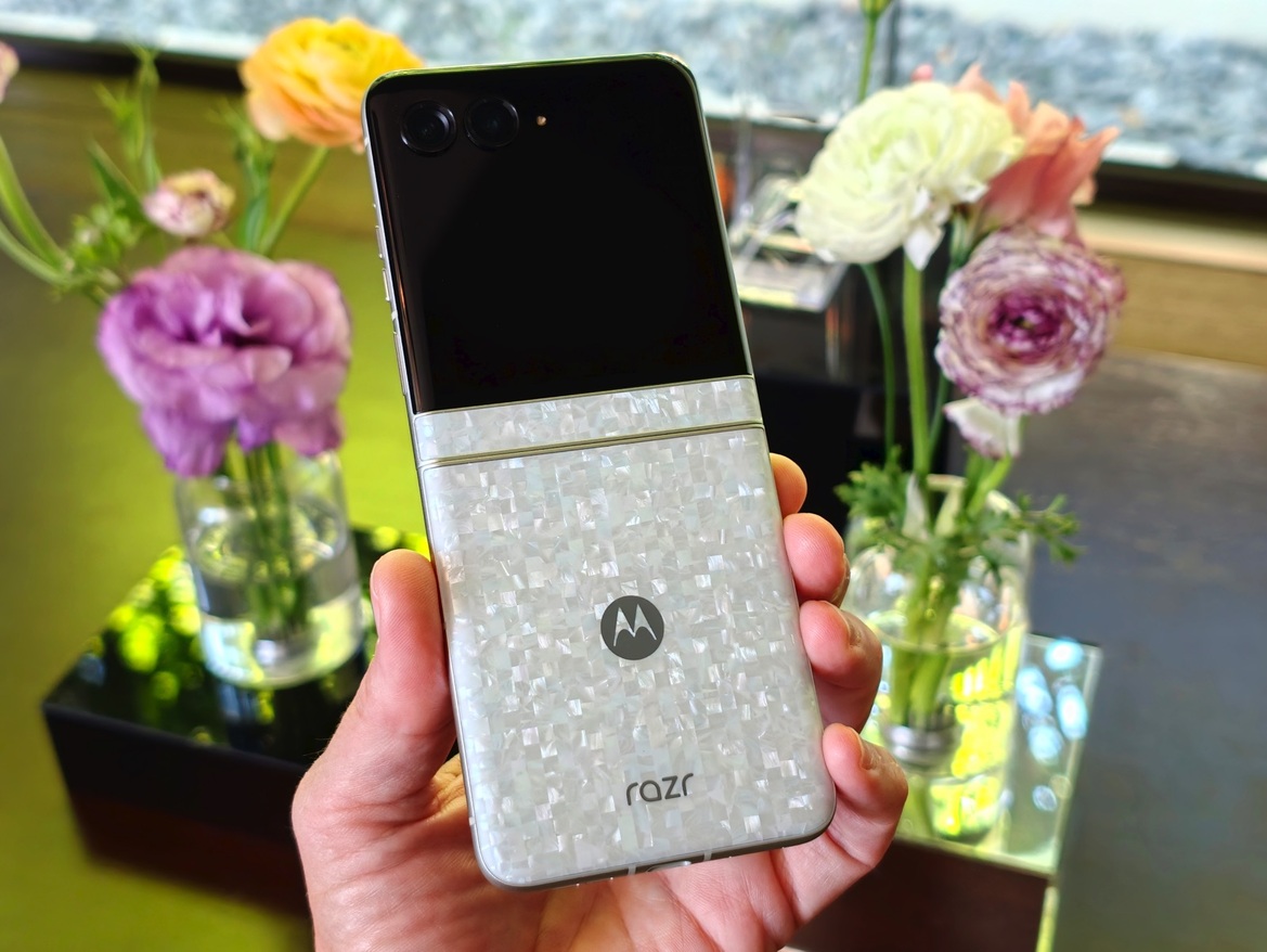 Motorola's 2026 Razr Fold Hands-On: Watch Out, Galaxy