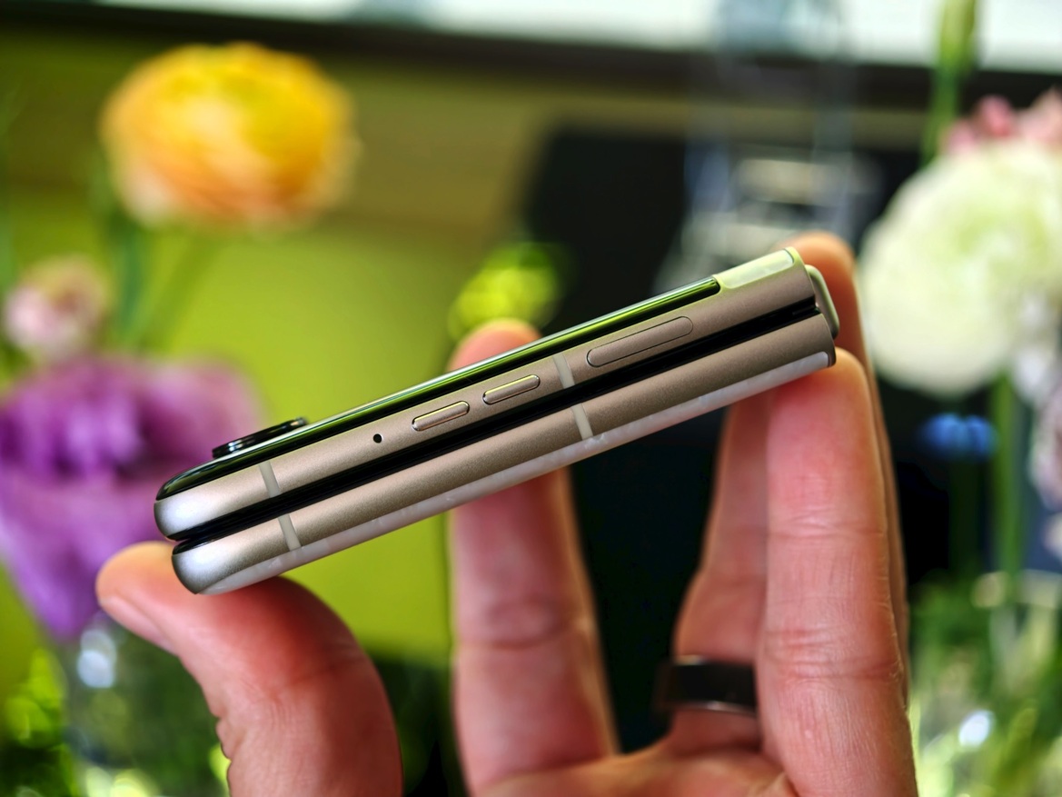 Motorola's 2026 Razr Fold Hands-On: Watch Out, Galaxy