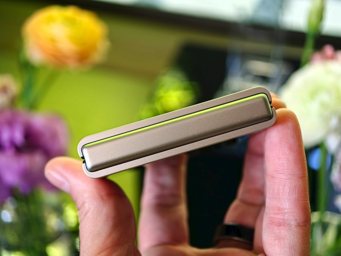 Motorola's 2026 Razr Fold Hands-On: Watch Out, Galaxy