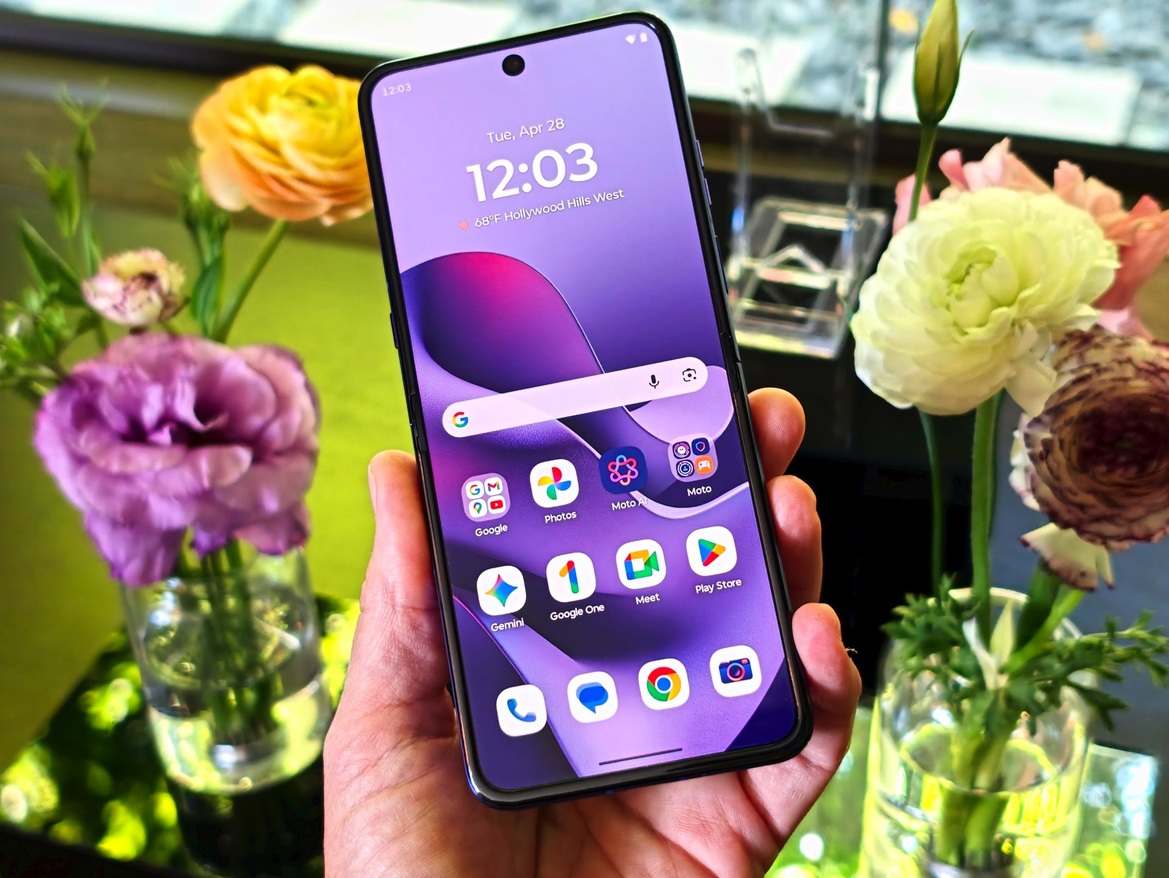 Motorola's 2026 Razr Fold Hands-On: Watch Out, Galaxy