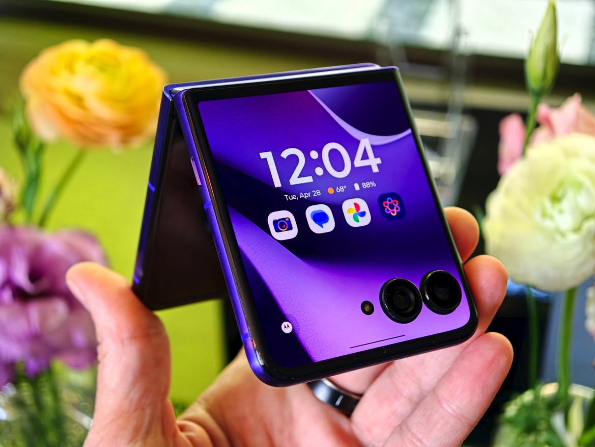 Motorola's 2026 Razr Fold Hands-On: Watch Out, Galaxy