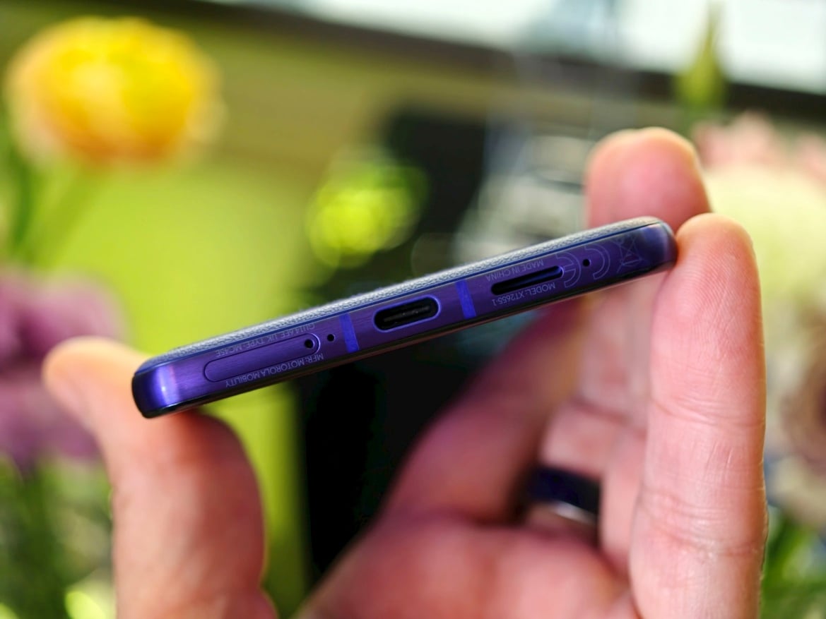 Motorola's 2026 Razr Fold Hands-On: Watch Out, Galaxy