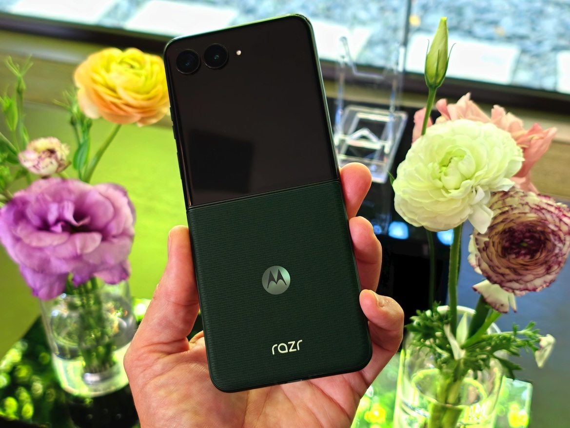 Motorola's 2026 Razr Fold Hands-On: Watch Out, Galaxy