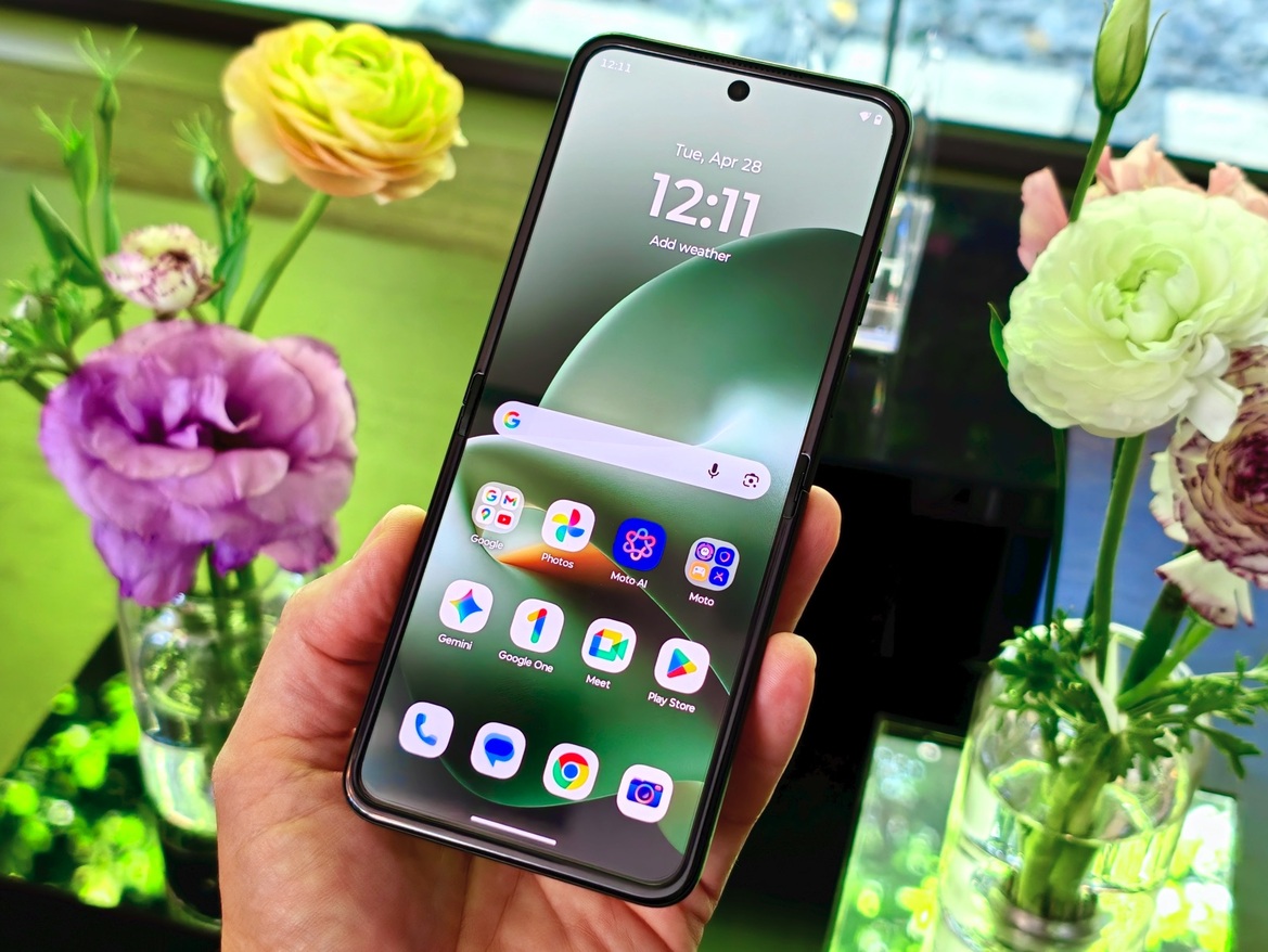 Motorola's 2026 Razr Fold Hands-On: Watch Out, Galaxy