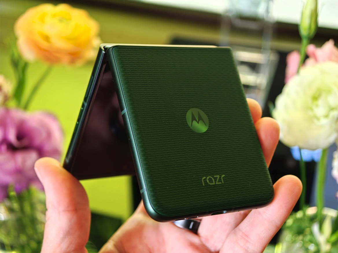 Motorola's 2026 Razr Fold Hands-On: Watch Out, Galaxy