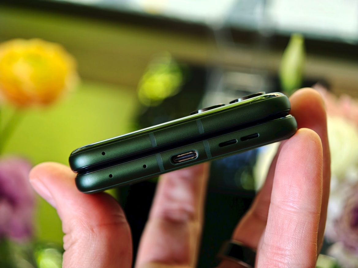 Motorola's 2026 Razr Fold Hands-On: Watch Out, Galaxy