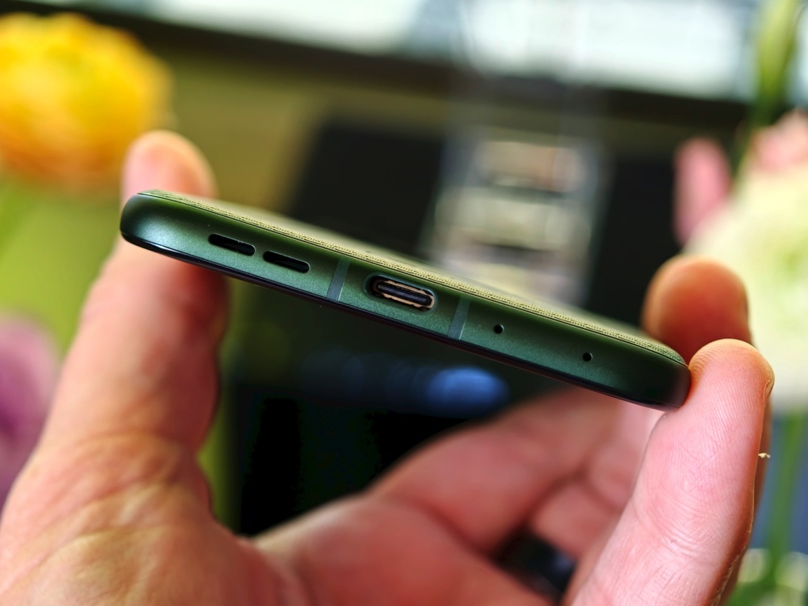 Motorola's 2026 Razr Fold Hands-On: Watch Out, Galaxy