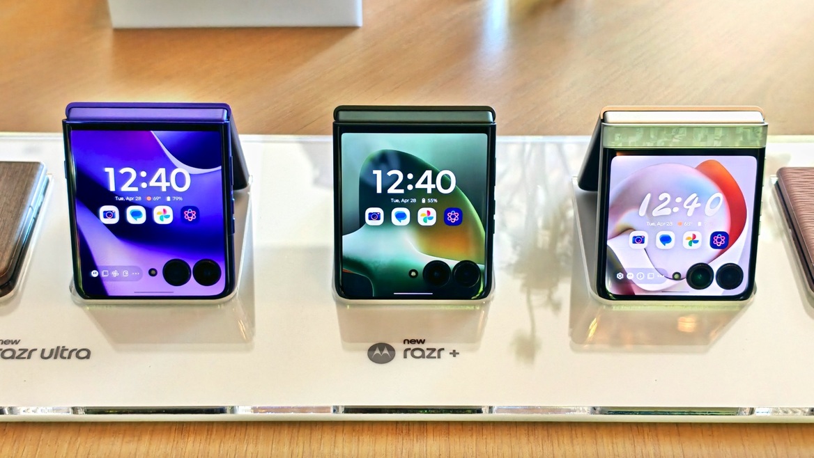 Motorola's 2026 Razr Fold Hands-On: Watch Out, Galaxy
