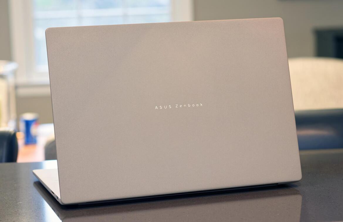 ASUS Zenbook A16 Review: Snapdragon X2 Elite Ultralight Game Changer