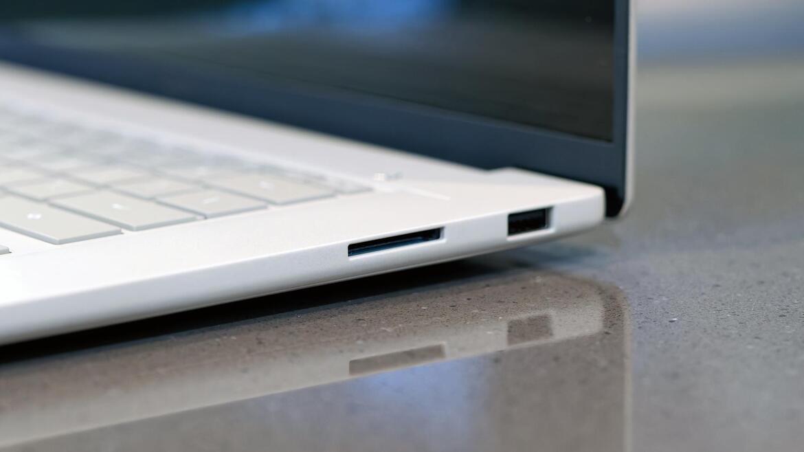 ASUS Zenbook A16 Review: Snapdragon X2 Elite Ultralight Game Changer