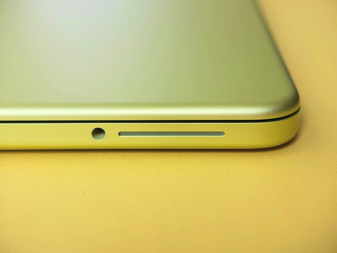 Apple MacBook Neo Long-Term Review: 27 Days On The Road