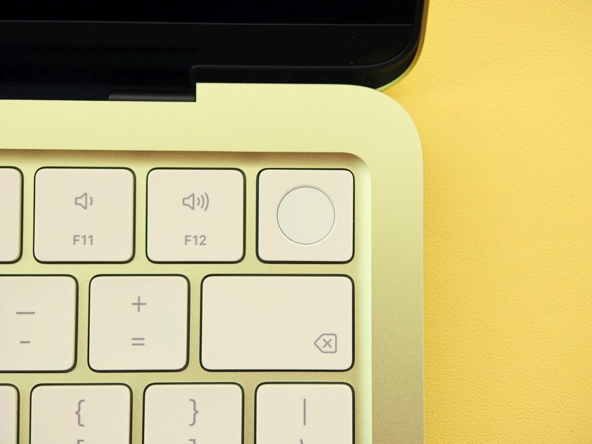 Apple MacBook Neo Long-Term Review: 27 Days On The Road