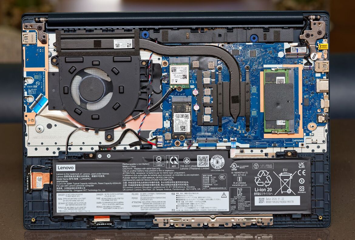 Lenovo IdeaPad Slim 3i Review: Can Intel's Wildcat Lake Compete With The MacBook Neo?