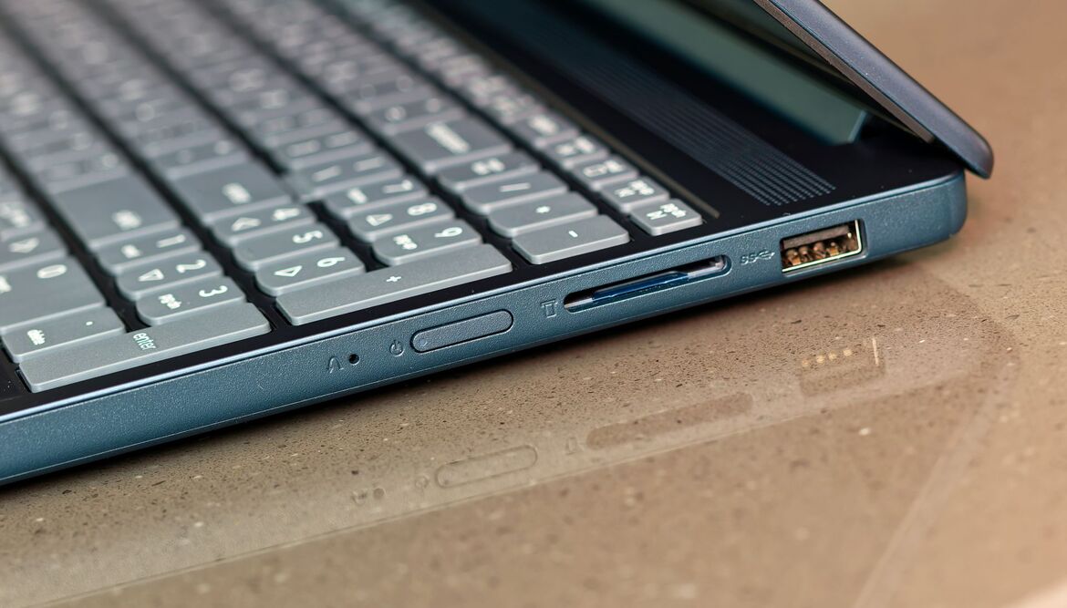 Lenovo IdeaPad Slim 3i Review: Can Intel's Wildcat Lake Compete With The MacBook Neo?