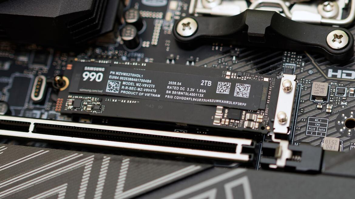 Samsung 990 SSD Review: A Low-Power, Mainstream QLC SSD In The AI Era