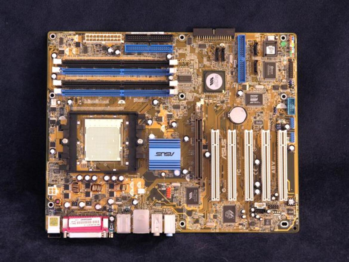 Asus A8V Deluxe "Wireless Edition" (Socket 939)