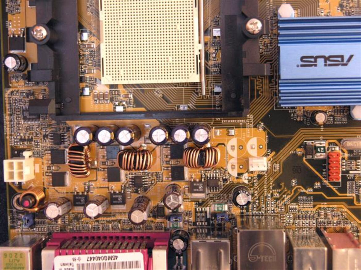 Asus A8V Deluxe "Wireless Edition" (Socket 939)