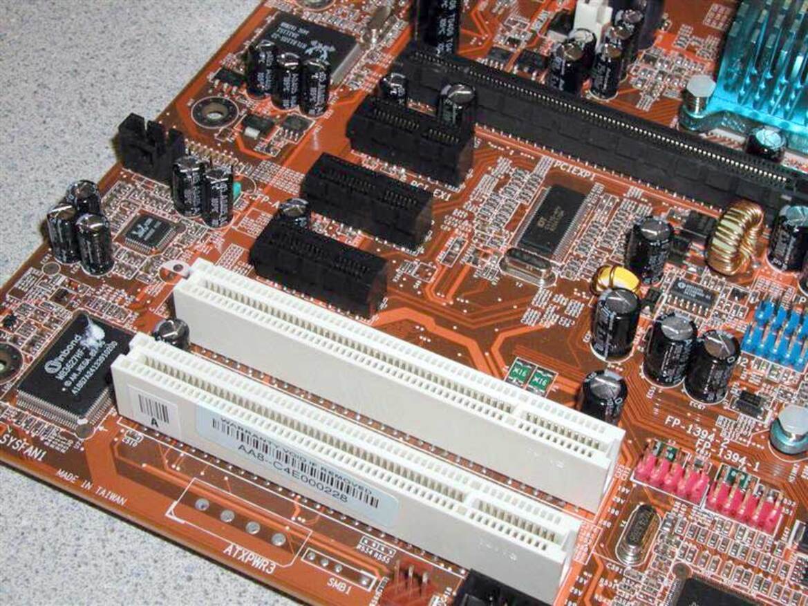 ABIT AA8 DuraMAX and ASUS P5AD2 Premium- New Alderwoods From The Big Dogs