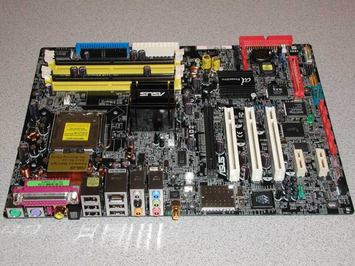 ABIT AA8 DuraMAX and ASUS P5AD2 Premium- New Alderwoods From The Big Dogs