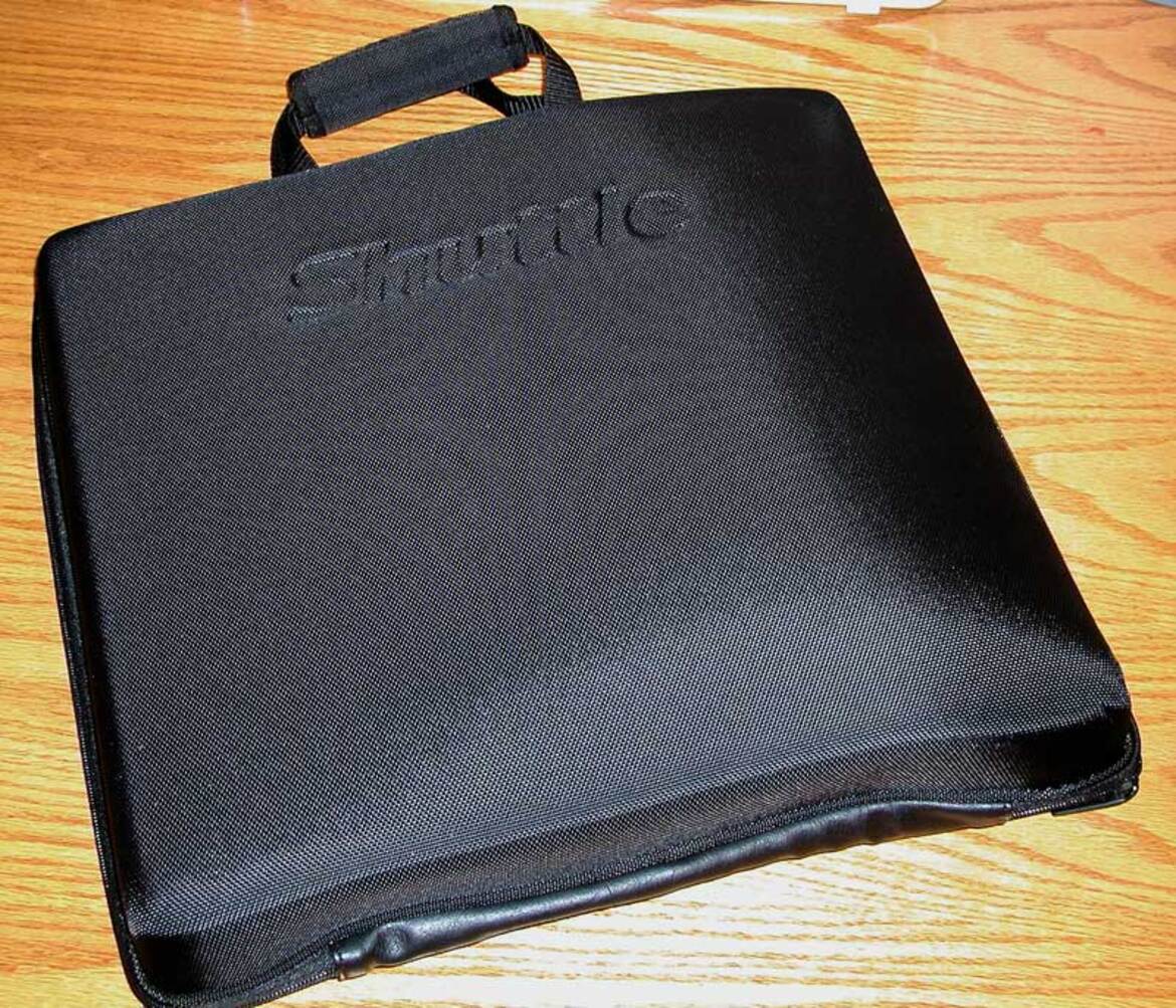 Shuttle XP17 - A high end 17" flat panel to go