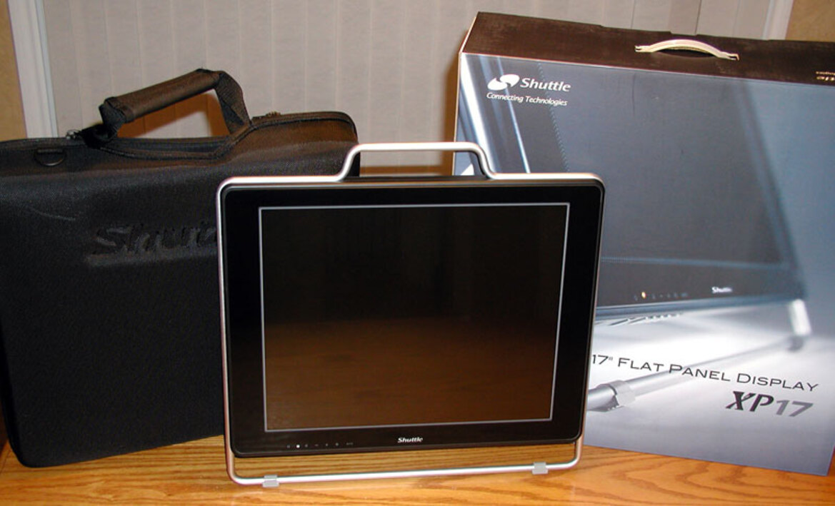 Shuttle XP17 - A high end 17" flat panel to go