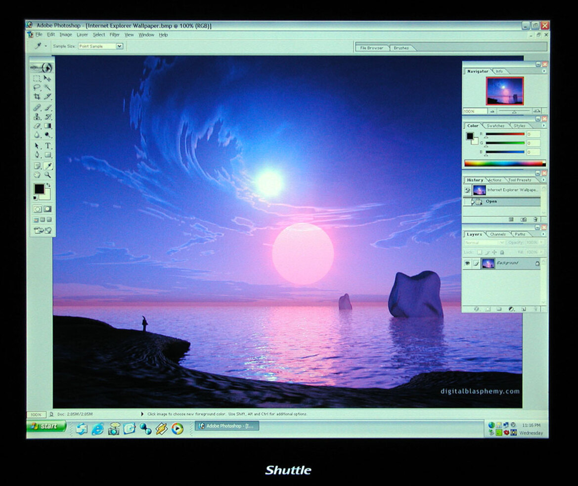 Shuttle XP17 - A high end 17" flat panel to go