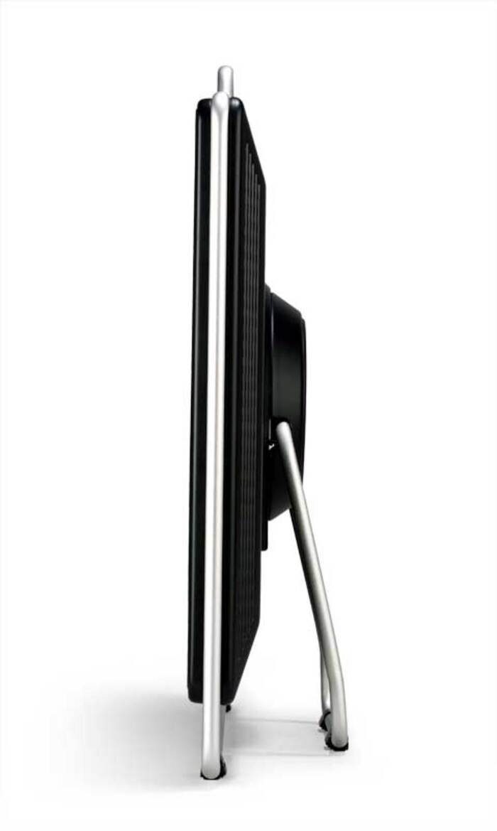 Shuttle XP17 - A high end 17" flat panel to go