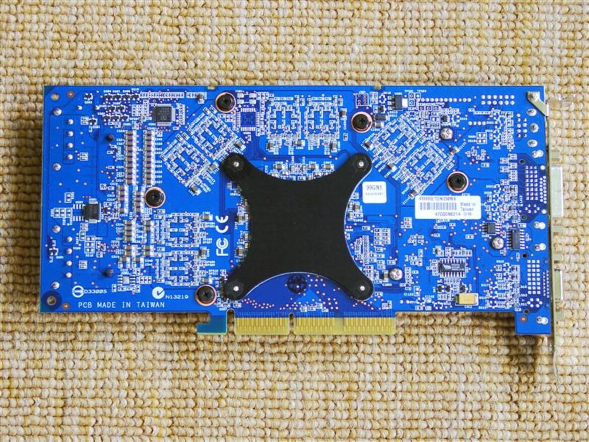 ASUS V9999 Gamer Edition - GeForce 6800