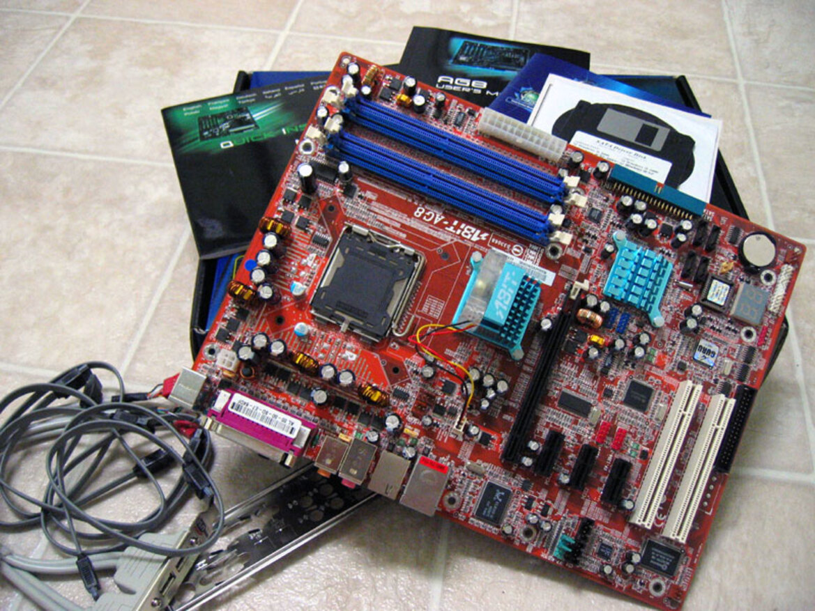 915P Chipset Roundup: ABIT AG8, ASUS P5GD2 Premium, and Foxconn 915A01-P