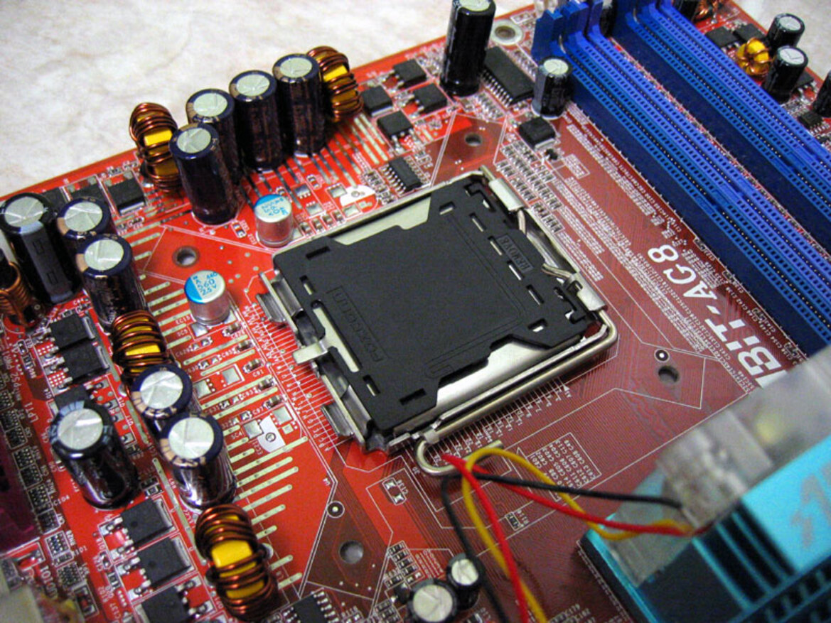 915P Chipset Roundup: ABIT AG8, ASUS P5GD2 Premium, and Foxconn 915A01-P