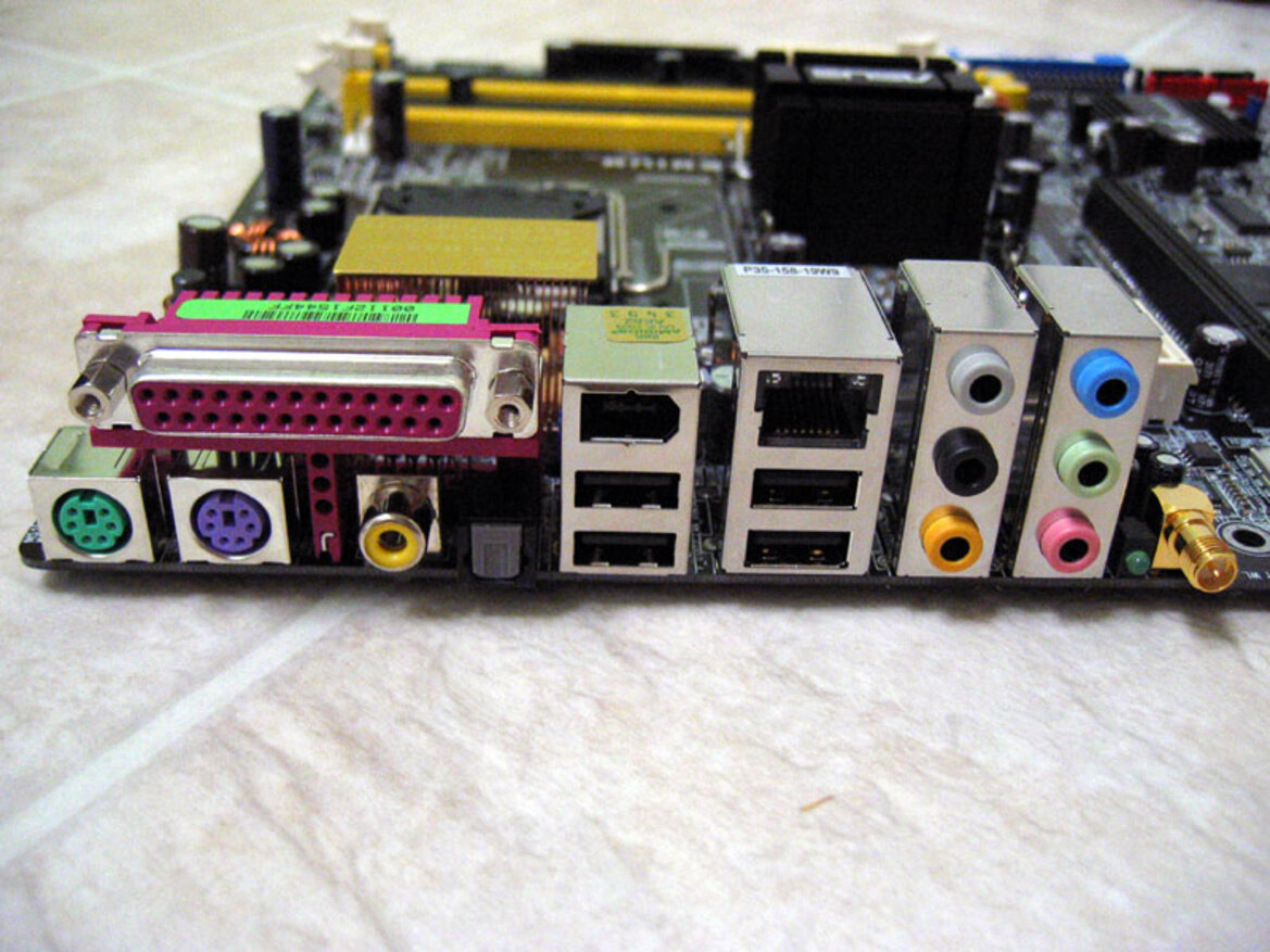 915P Chipset Roundup: ABIT AG8, ASUS P5GD2 Premium, and Foxconn 915A01-P