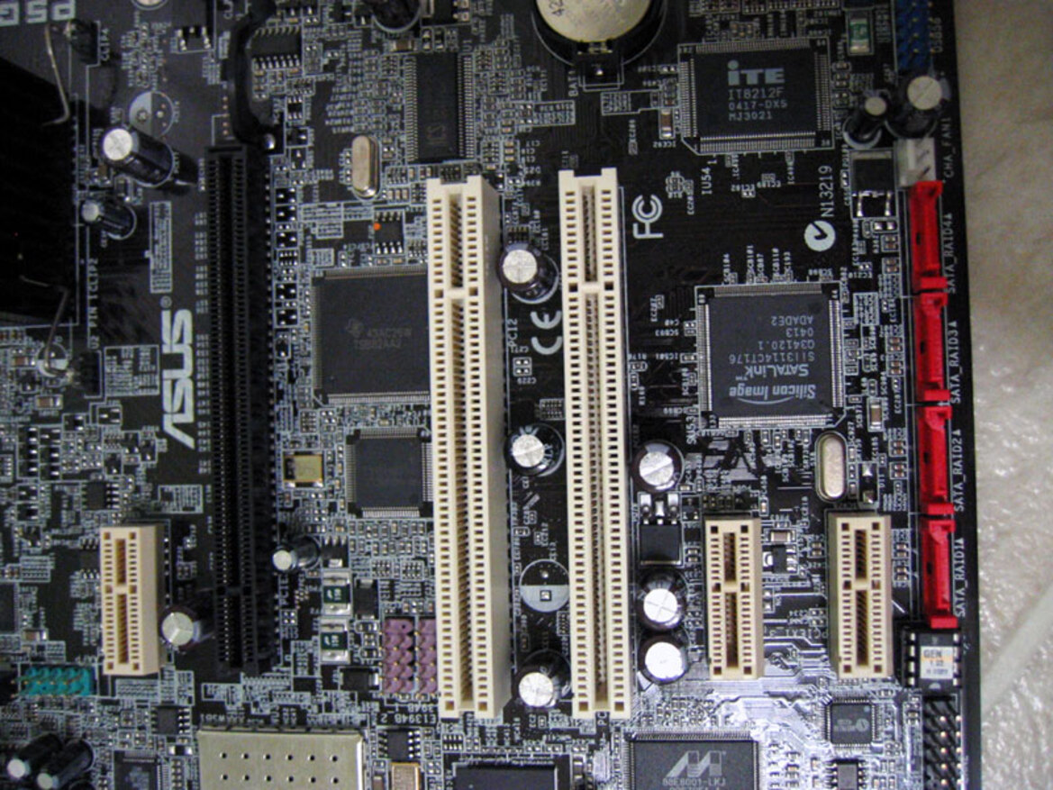 915P Chipset Roundup: ABIT AG8, ASUS P5GD2 Premium, and Foxconn 915A01-P