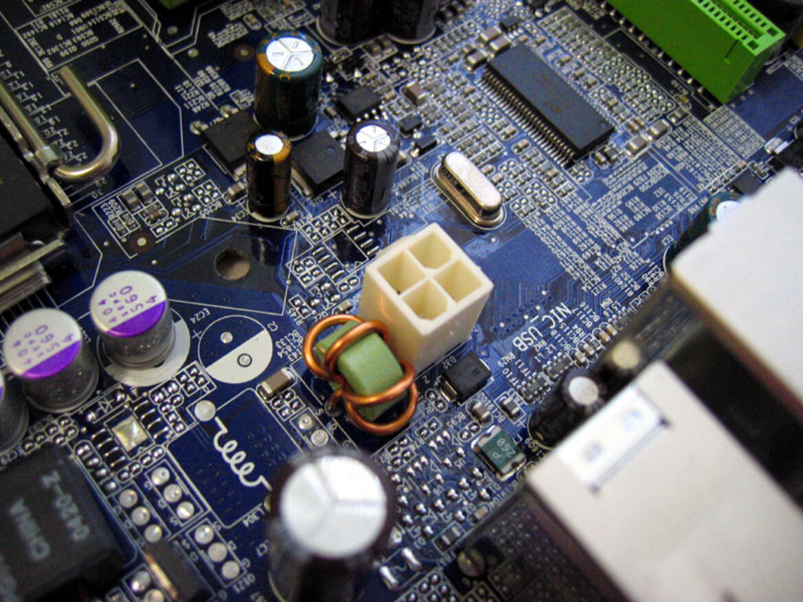 915P Chipset Roundup: ABIT AG8, ASUS P5GD2 Premium, and Foxconn 915A01-P