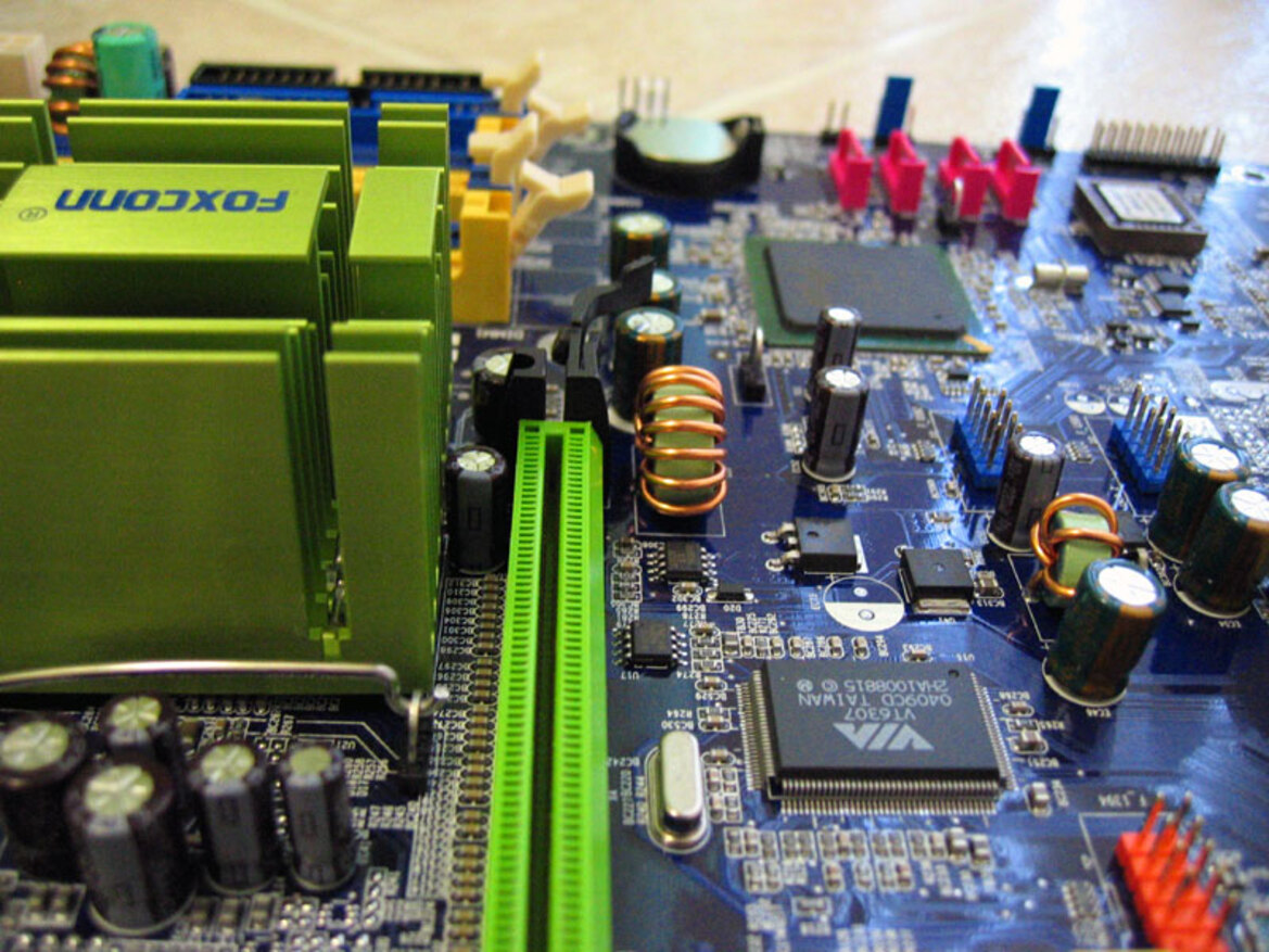 915P Chipset Roundup: ABIT AG8, ASUS P5GD2 Premium, and Foxconn 915A01-P