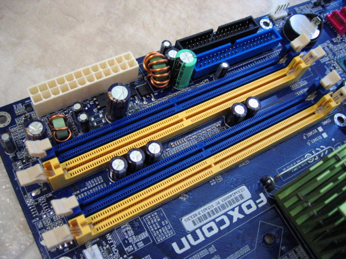 915P Chipset Roundup: ABIT AG8, ASUS P5GD2 Premium, and Foxconn 915A01-P