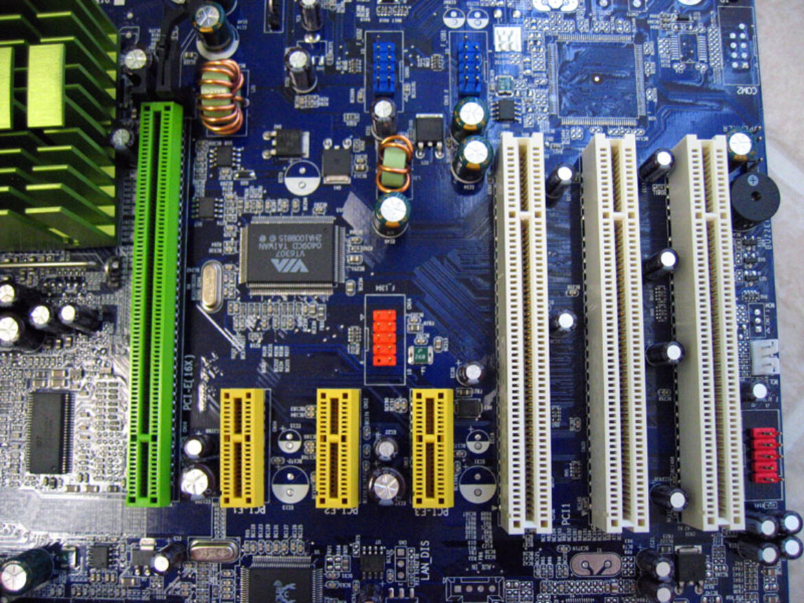 915P Chipset Roundup: ABIT AG8, ASUS P5GD2 Premium, and Foxconn 915A01-P