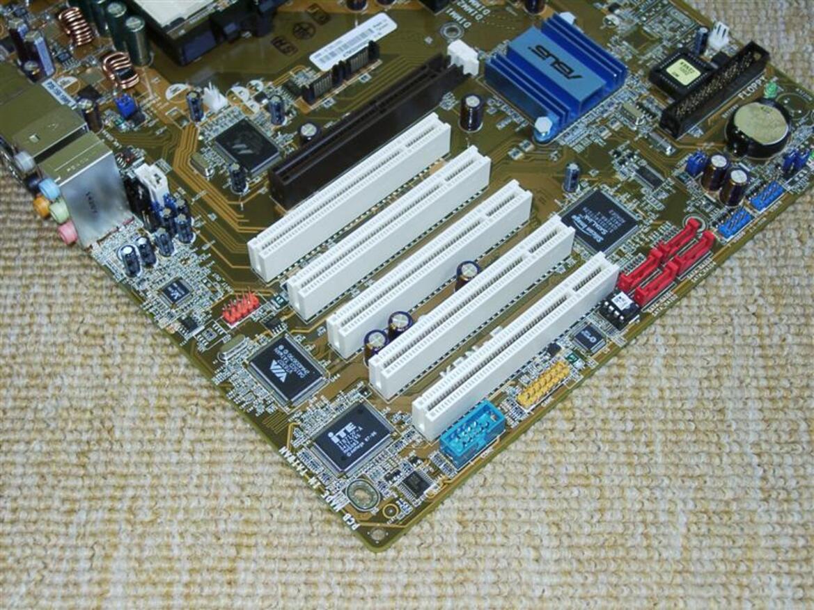 The ASUS K8N-E Deluxe Socket 754 Motherboard