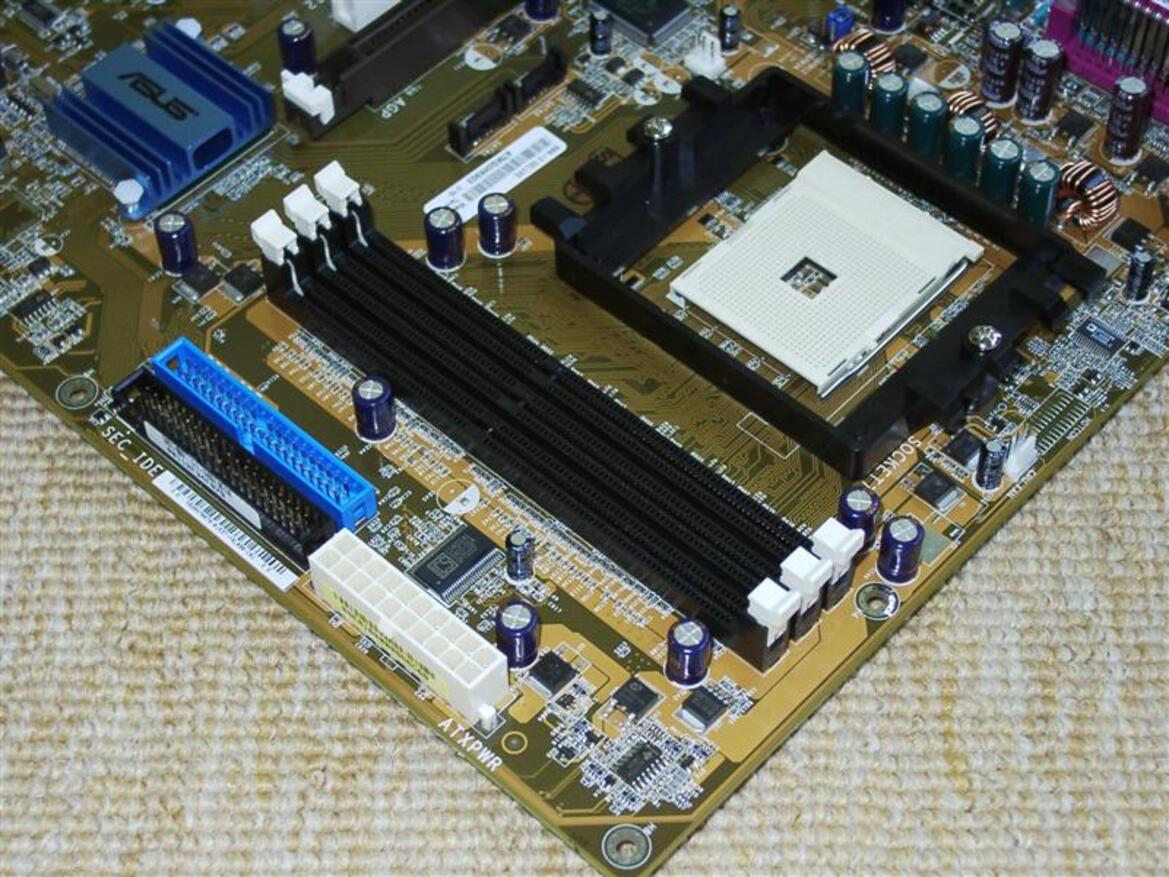 The ASUS K8N-E Deluxe Socket 754 Motherboard