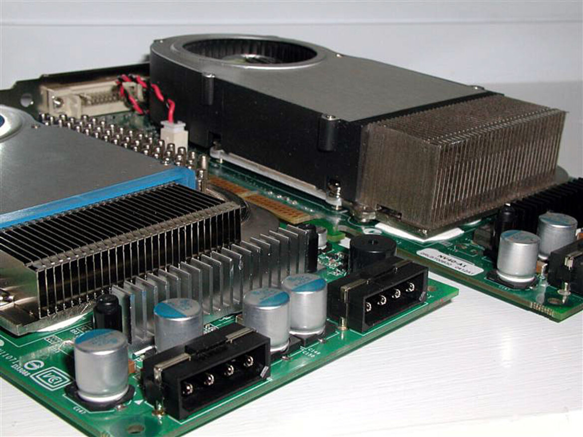 ASUS V9999 Ultra Deluxe - GeForce 6800 Ultra