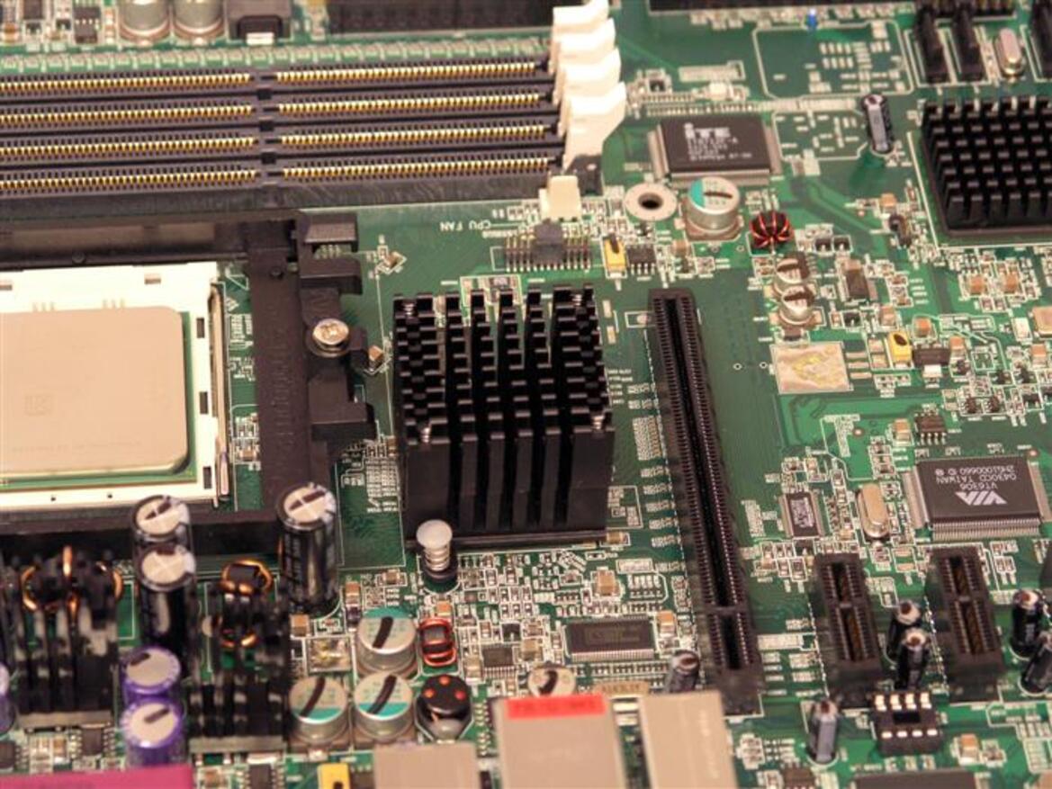 ATi RADEON XPRESS 200 Series: AMD Platform Chipsets