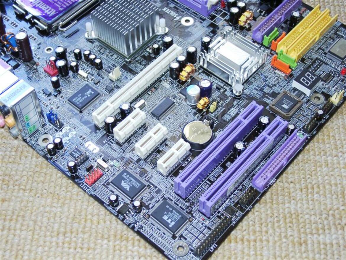 ASUS P5GDC-V Deluxe Vs. Soltek SL-915GPro-FGR - Intel 915G Doubleshot
