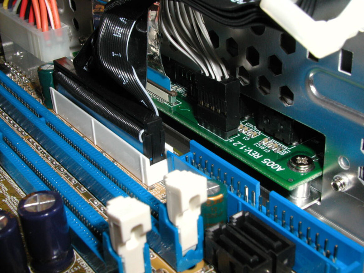 Shuttle SB77G5 - i875 LGA775 Socketed XPC