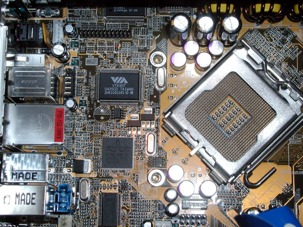 Shuttle SB77G5 - i875 LGA775 Socketed XPC