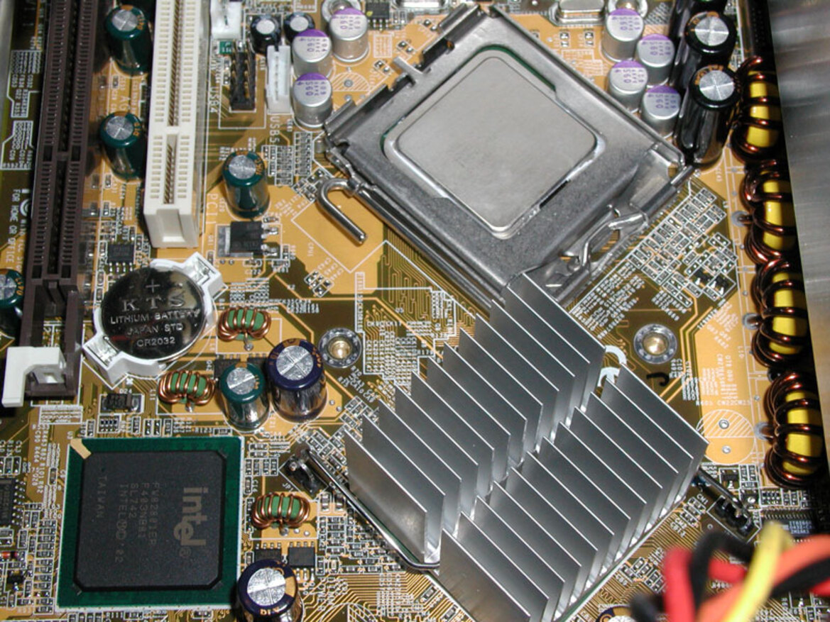 Shuttle SB77G5 - i875 LGA775 Socketed XPC