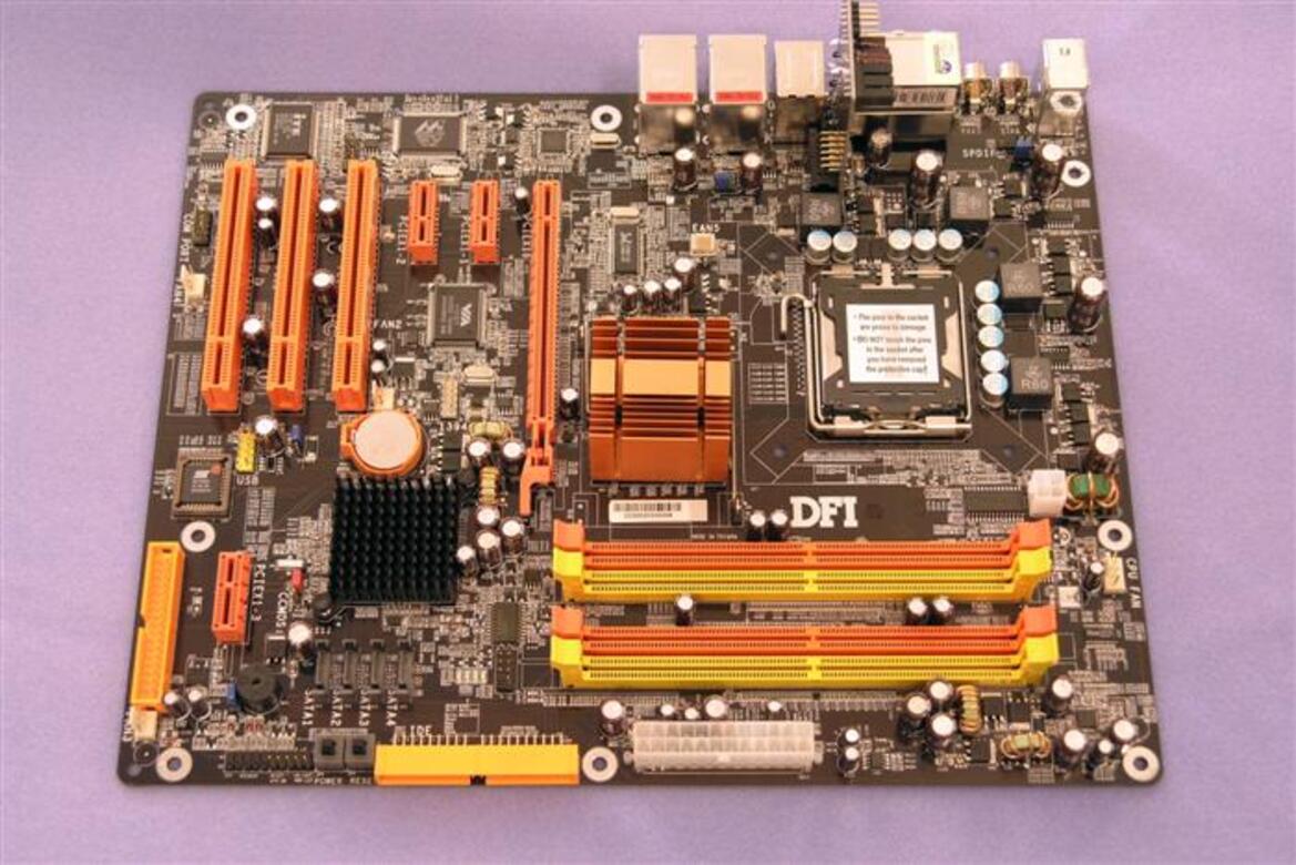 DFI LANPARTY LGA775 Showcase: The 925X-T2 & 875P-T
